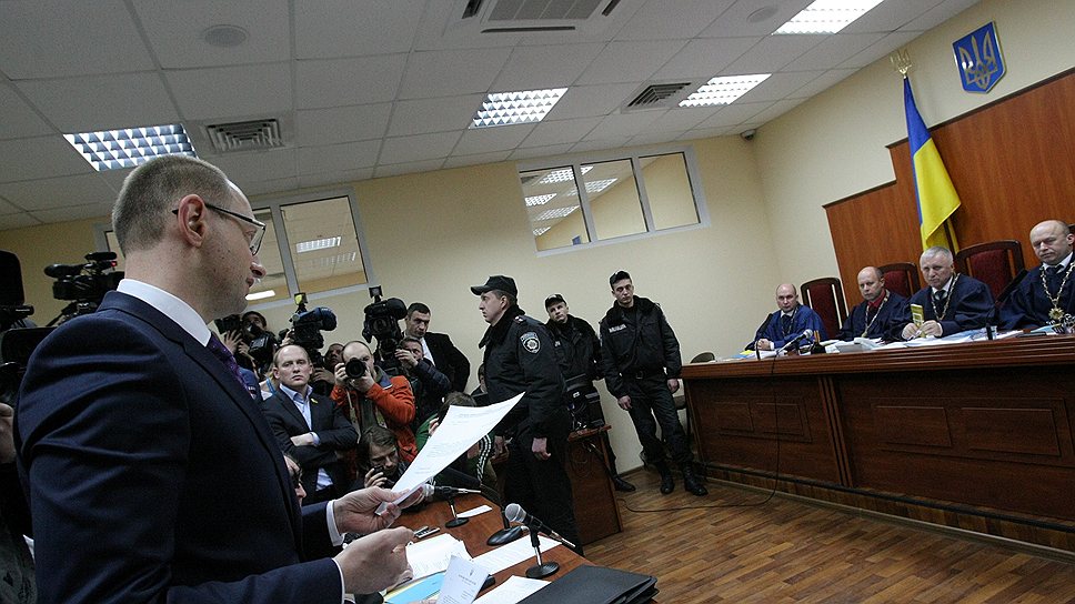 Арсений Яценюк (на фото) показал суду, что Сергей Власенко чист перед законом