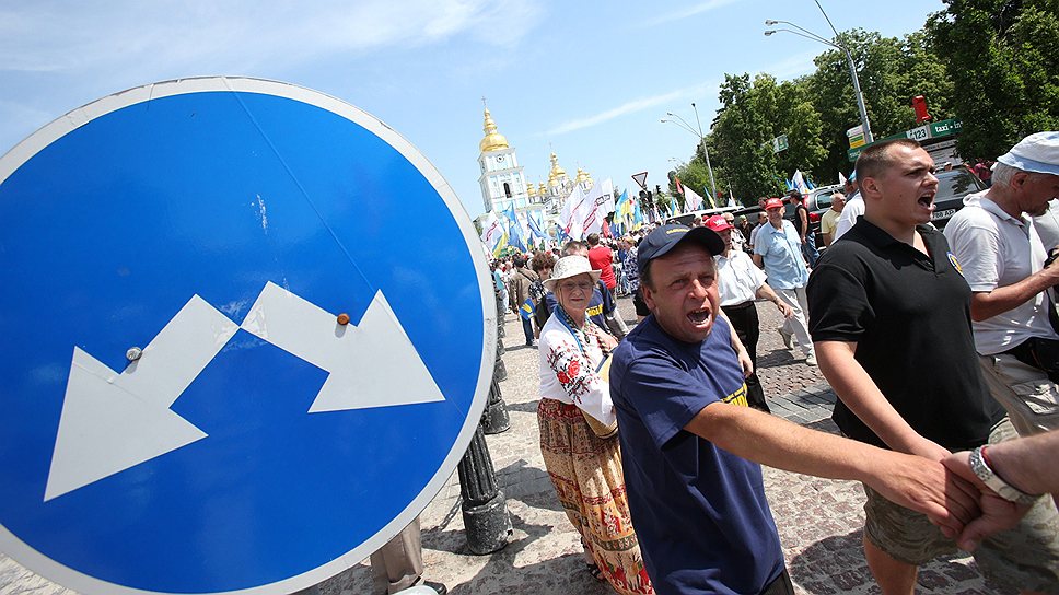 В субботу Киев пережил самое заметное за последние годы разделение на два политических лагеря