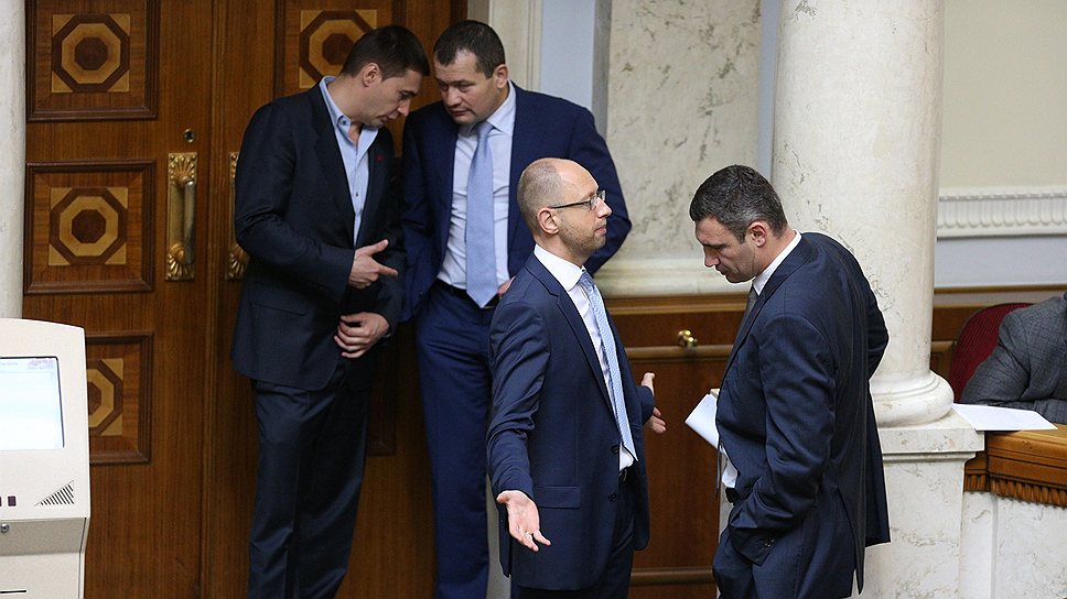 Виталий Кличко (справа) не собирается составлять компанию Арсению Яценюку на встрече с президентом