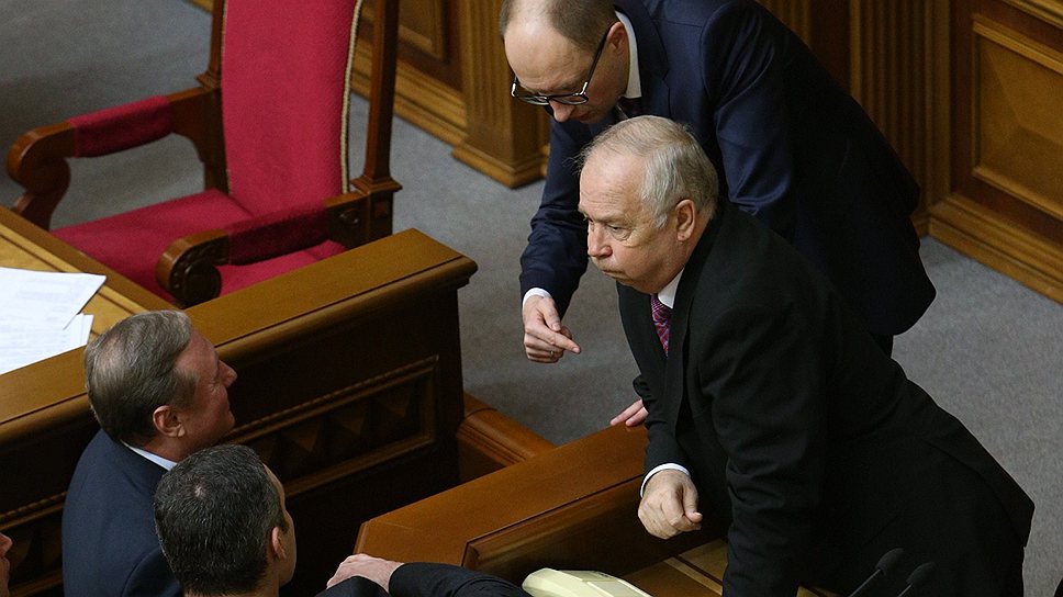 Лидеры парламентских фракций и спикер Владимир Рыбак (справа) пока недостаточно сблизились, чтобы вместе поддержать закон о противодействии дискриминации