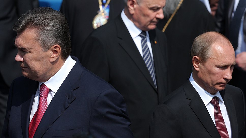 Виктор Янукович (слева) и Владимир Путин разошлись во взглядах на внешнеполитический курс Украины