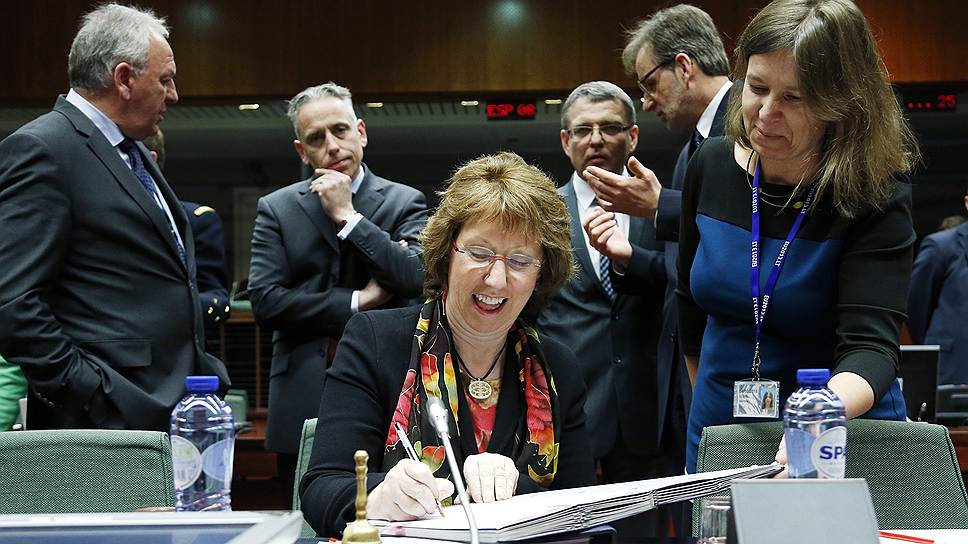 Верховный представитель ЕС по внешней политике Кэтрин Эштон во время встречи министров иностранных дел в Брюсселе.