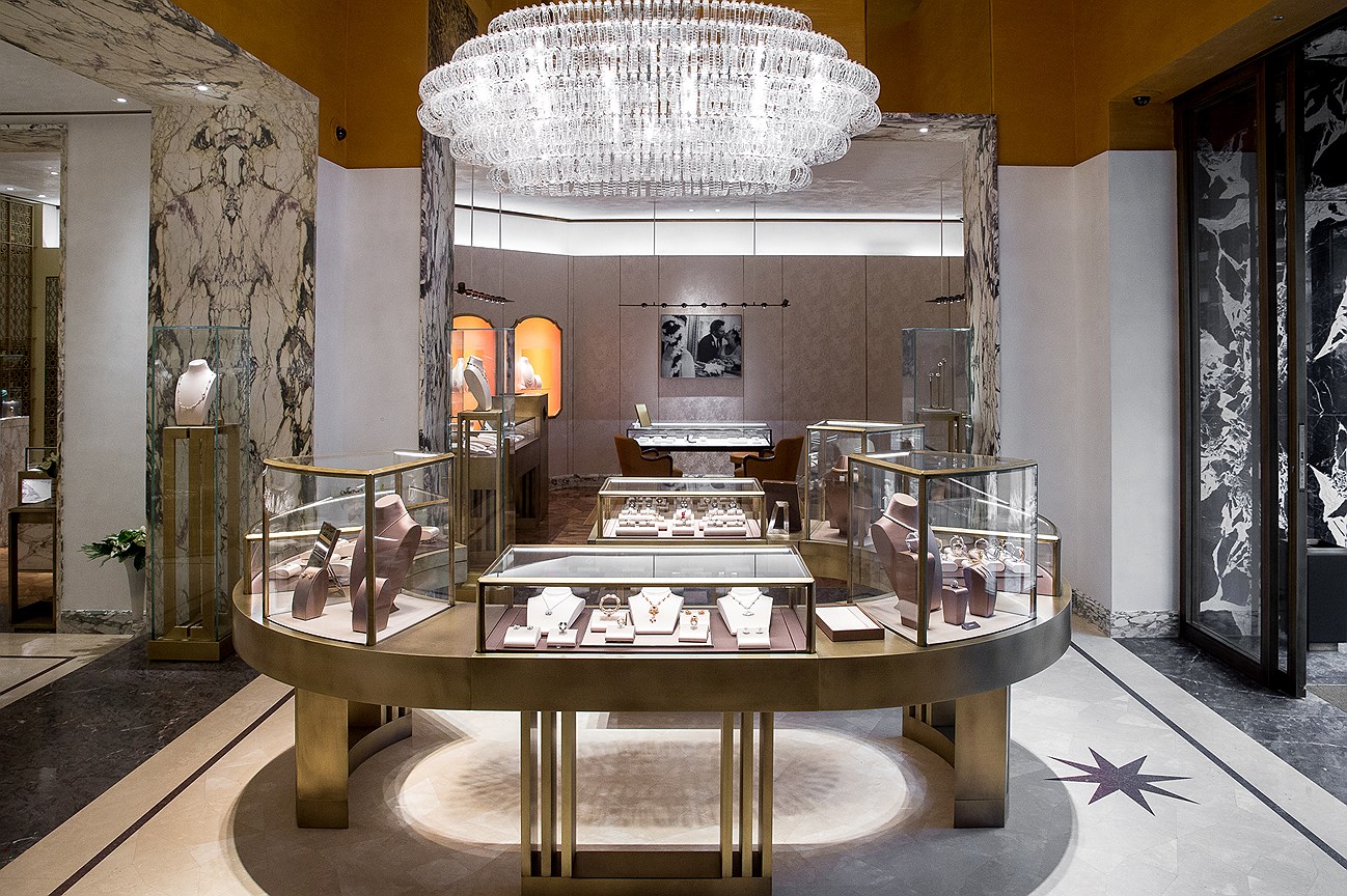 Самоцветы кузнецкий мост выставка ярмарка. Ювелирные на кузнецком мосту. Самоцветы на кузнецком. Ювелирные на кузнецком мосту. Выставка самоцветов на кузнецком.