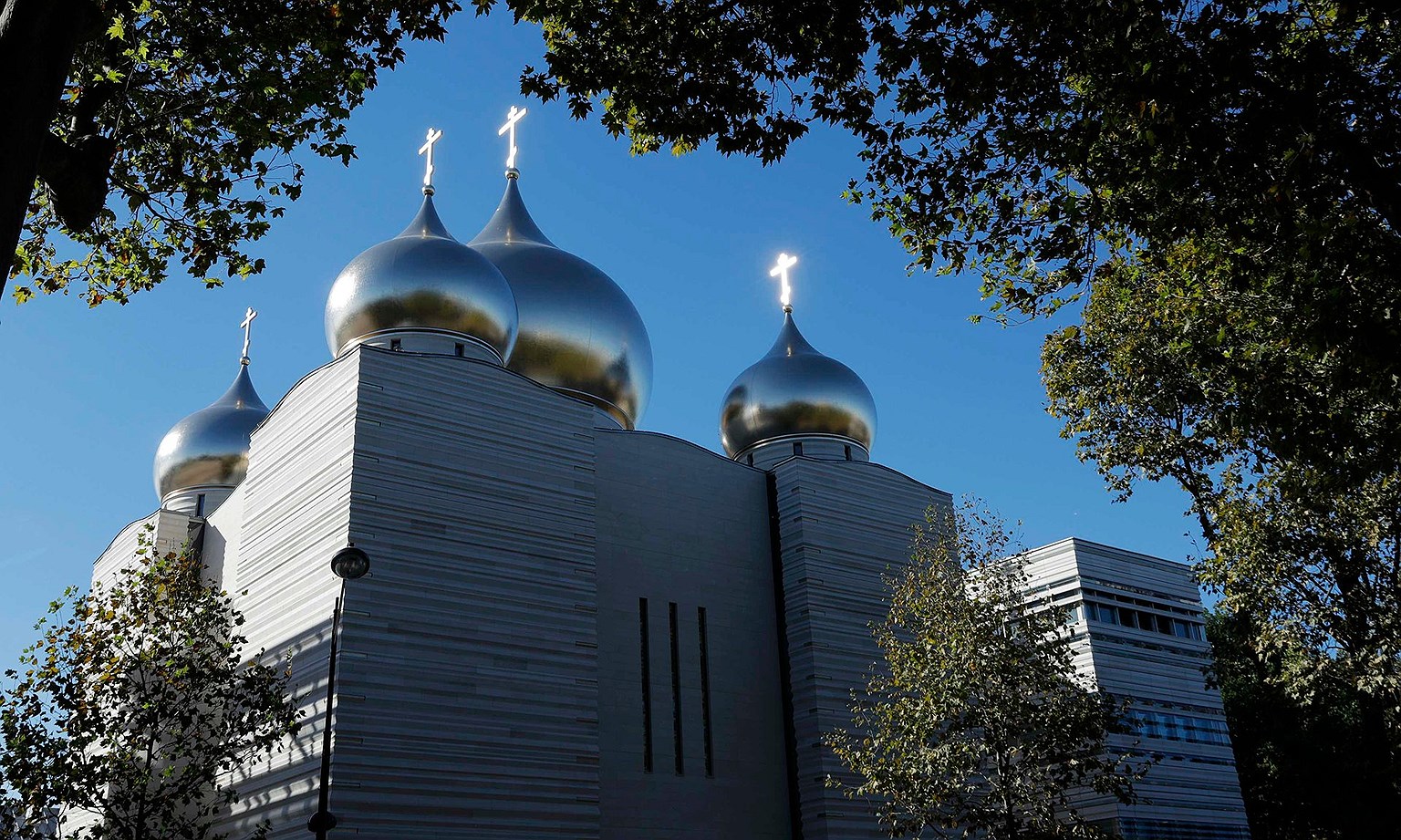 Духовный центр является. Православная Церковь в Париже. Православная Церковь Литвы. Православный храм в Париже новый.