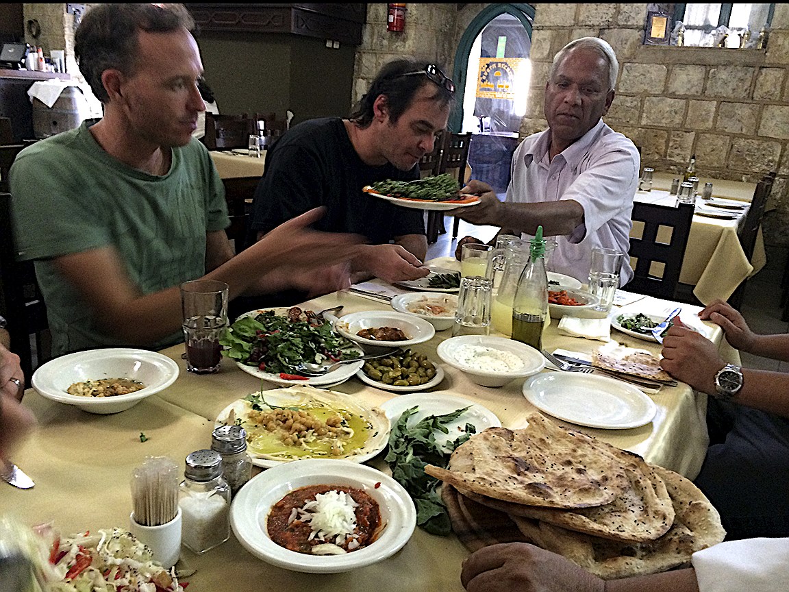 Кадр из фильма &quot;В поиске израильской кухни&quot;