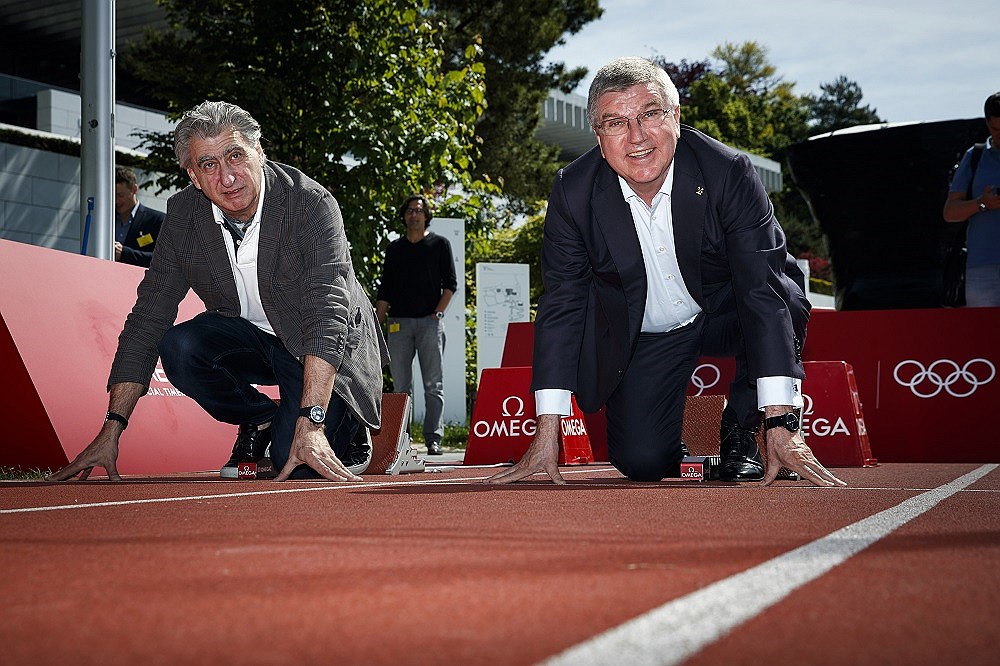Президент Swatch Group Ник Хайек и президент Международного Олимпийского комитета (МОК) Томас Бах