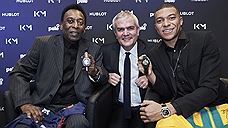 Легенды мирового футбола Пеле и Килиан Мбаппе пожали друг другу руки в Париже