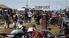 Breitling подтвердили свою страсть к мотоциклам и серфингу на фестивале Wheels and Waves в Биаррице