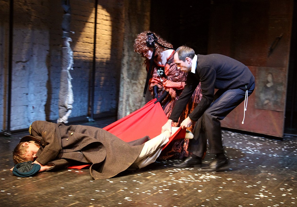 Спектакль «Три мушкетера» на сцене театра «Около дома Станиславского». Постановка Ю. Погребничко