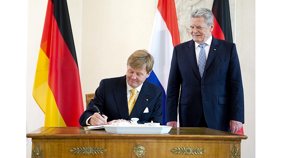Король Нидерландов Виллем-Александр и федеральный президент Германии Йоахим Гаук в Берлине, 2013