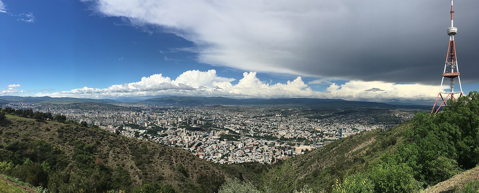 Вид на Тбилиси со Святой горы Мтацминда