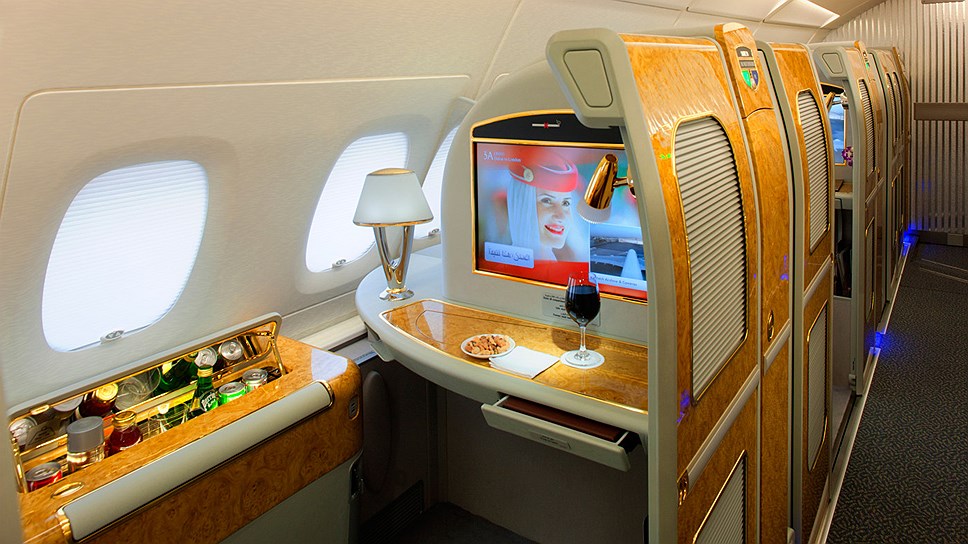 Салон первого класса Emirates Airlines