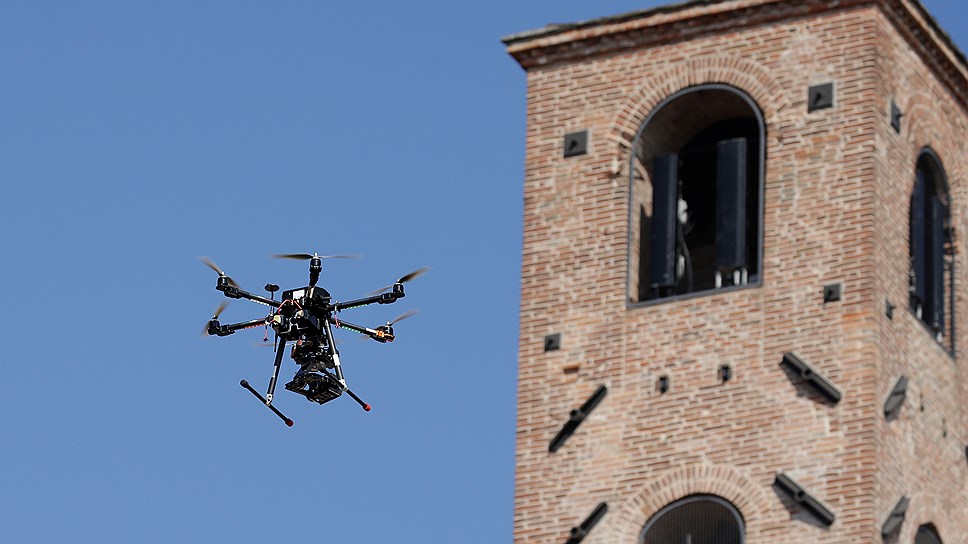 Управляемый дрон, Lucca, Italy