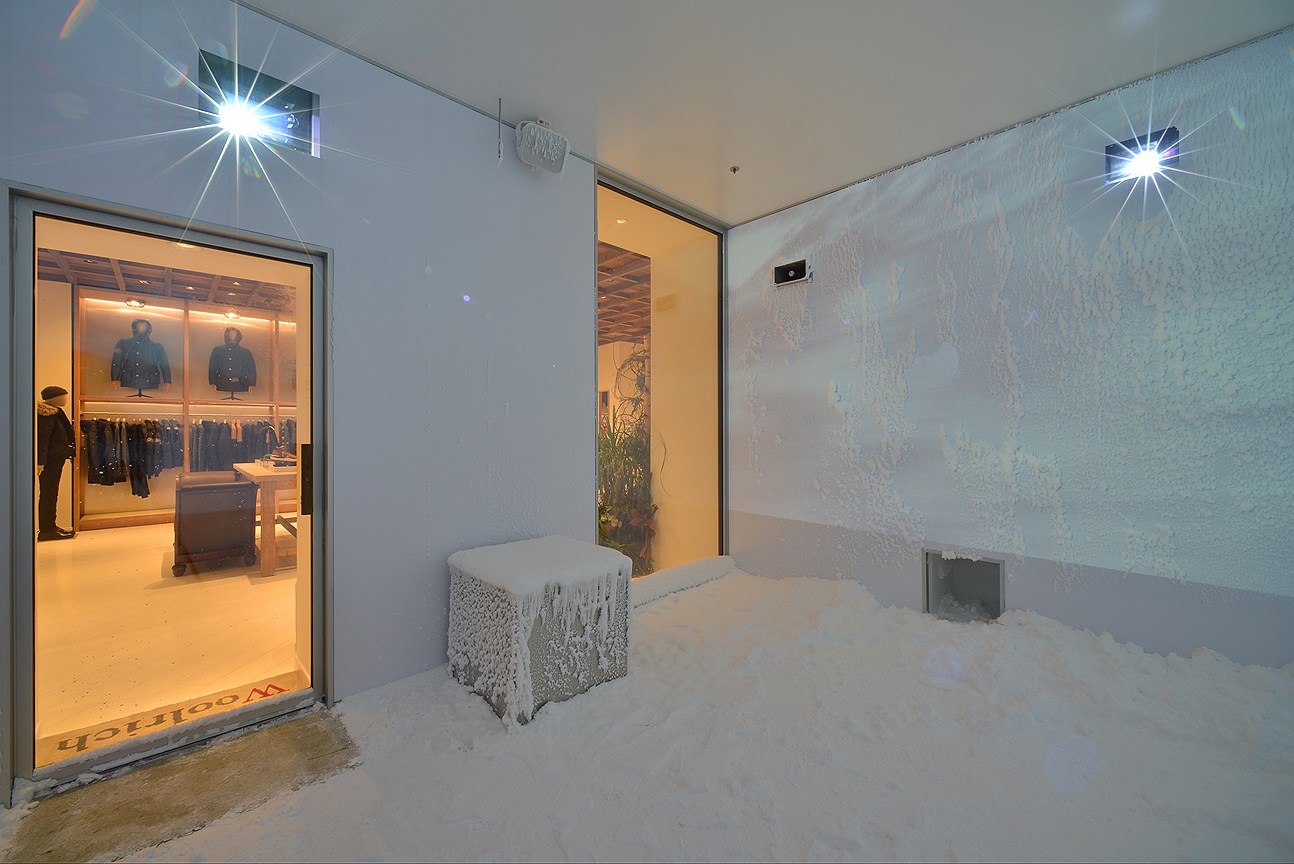 Ледяная комната во флагманском магазине Woolrich в Милане