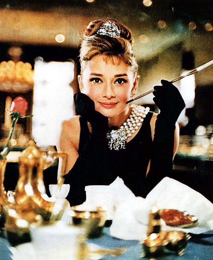“Завтрак у Тиффани” (Breakfast at Tiffany’s), 1961, реж. Блэйк Эдвардс: Одри Хепберн, колье Tiffany&amp;Co 
