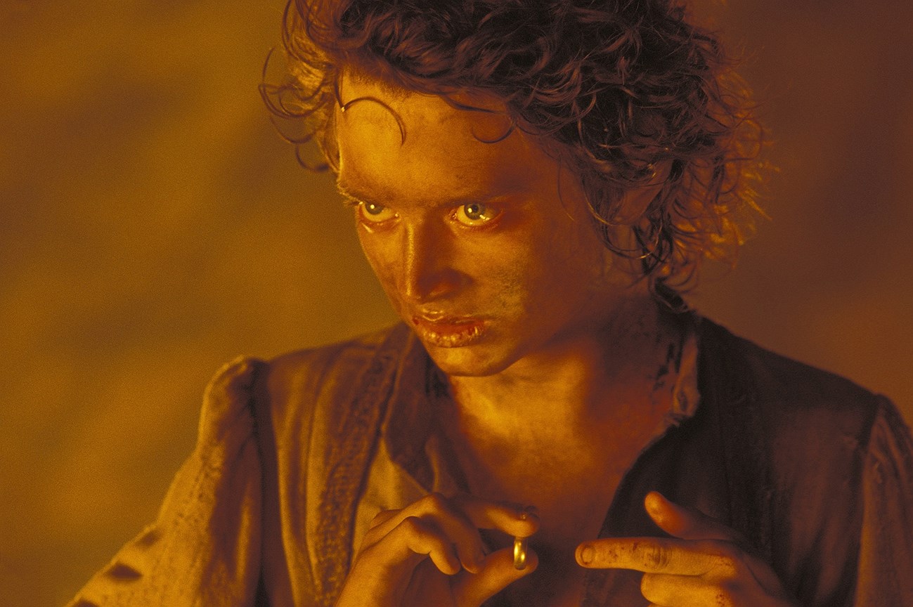 “Властелин колец” (The Lord of the Rings), 2001, режиссер Питер Джексон: золотое кольцо 

