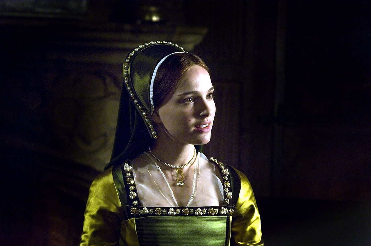 “Еще одна из рода Болейн” (The Other Boleyn Girl), 2008, режиссер  Джастин Чадвик: Натали Портман, колье из коллекции художника по костюмам Сэнди Пауэлл