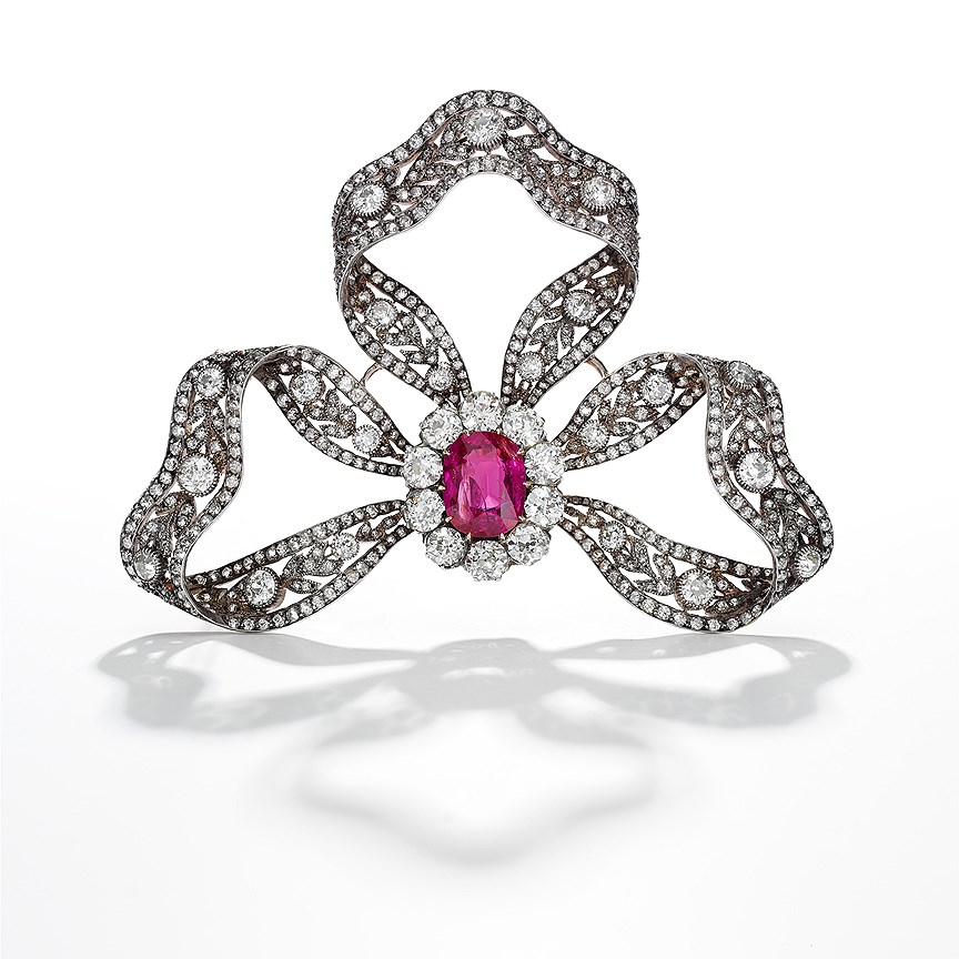 Sotheby’s Royal Jewels from the Bourbon Parma Family: брошь с рубином и бриллиантами (около 1900 года)