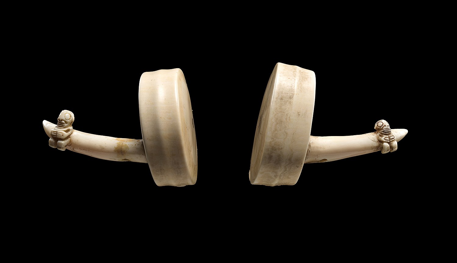 Украшения для ушей из китовой кости, н. XIX века, Маркизские острова 