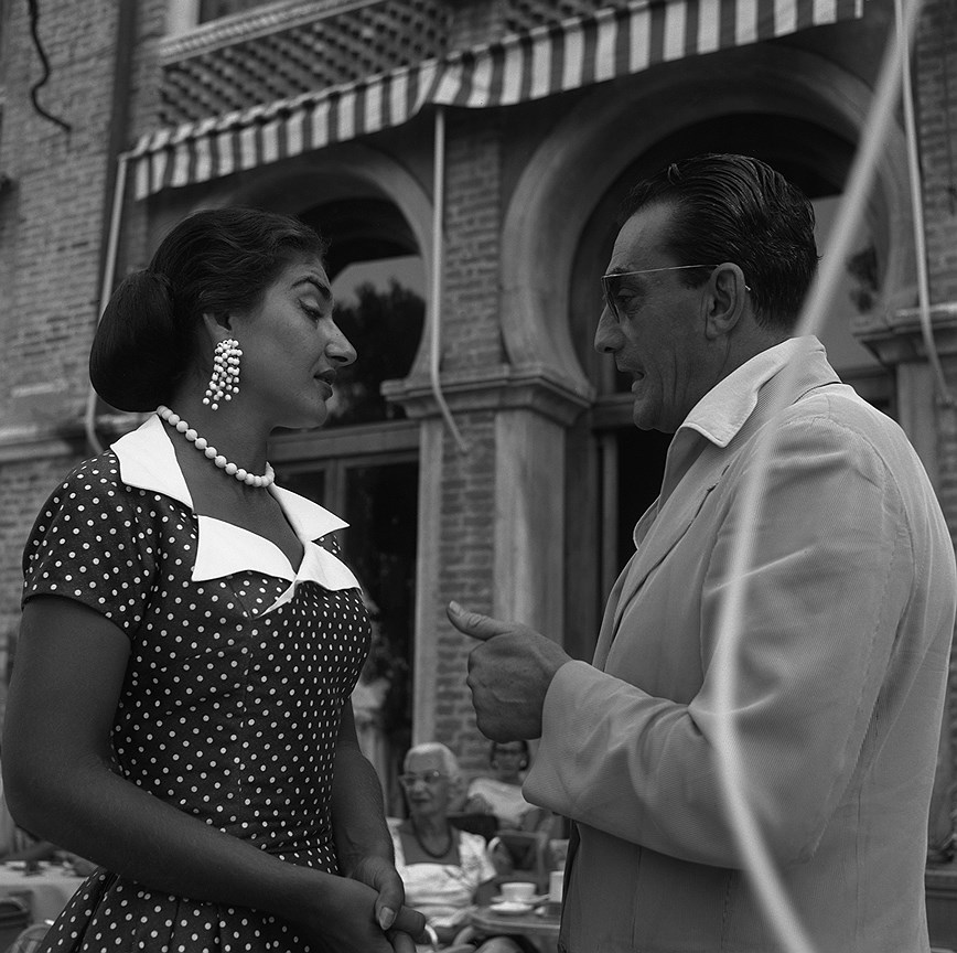 Мария Каллас и режиссер Лукино Висконти в Венеции, 1956 год