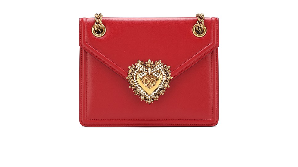 Dolce &amp; Gabbana, сумка Devotion с сердцем ручной работы, инкрустированным 63 жемчужинами и покрытым 24-каратным золотом, 86 400 руб, ЦУМ 