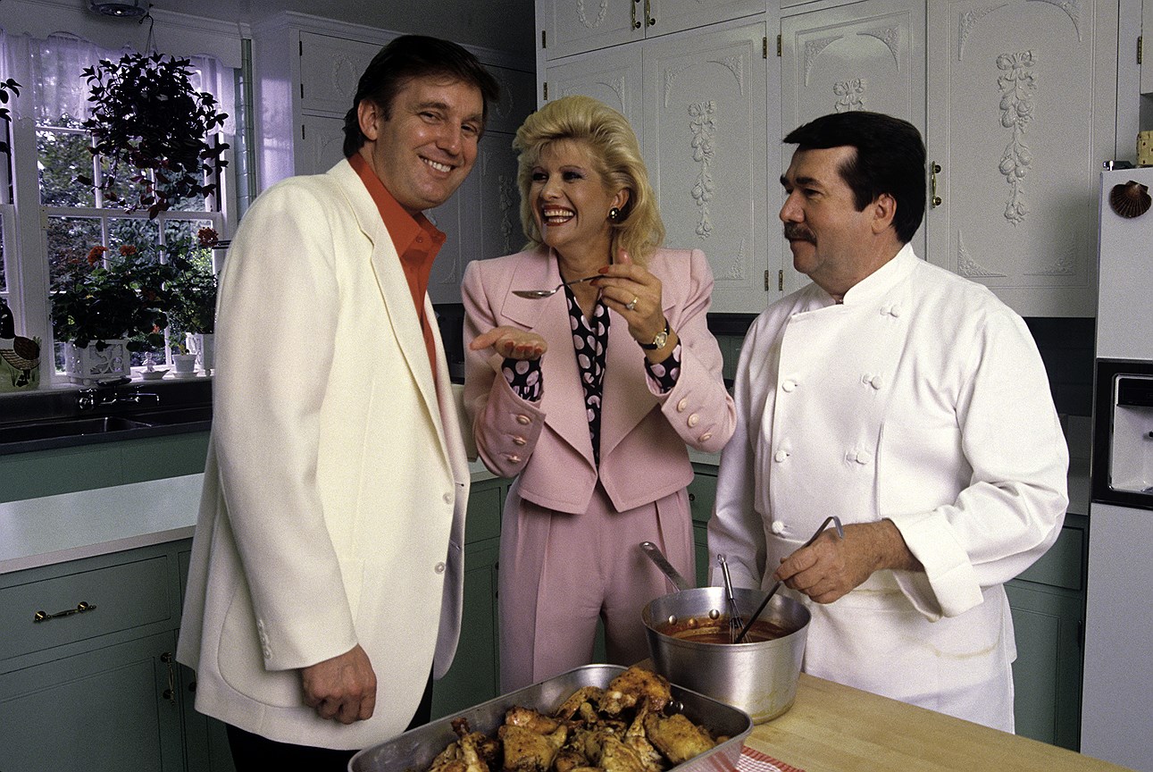 Дональд и Ивана Трамп в их доме в Гринвиче, штат Коннектикут, 1987 год 