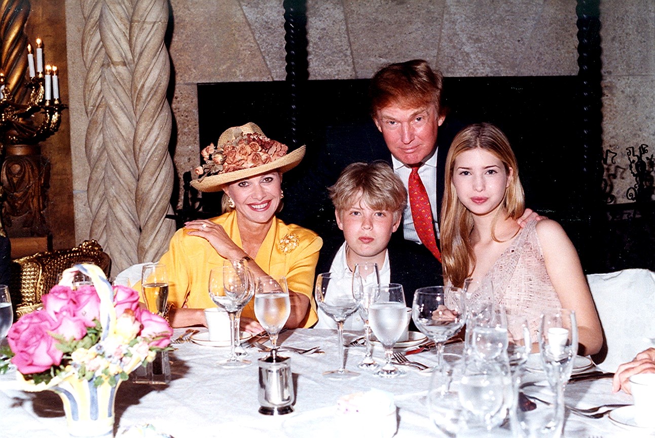 Семейный портрет: Ивана и Дональд Трамп с детьми Эриком и Иванкой
