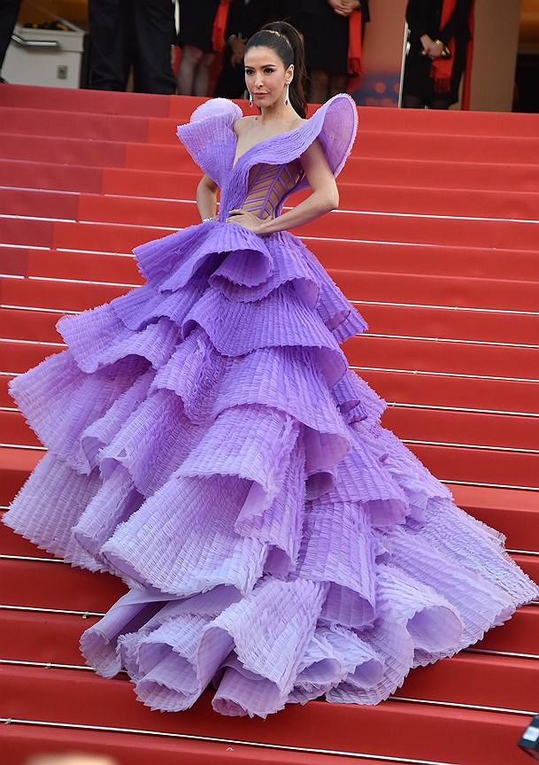 Тайско-датская модель Сририта Дженсен в платье Michael Cinco и украшениях Avakian на премьере фильма «Рокетмен»