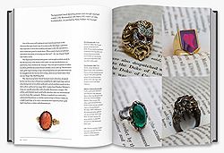 Разворот книги «Jewelry for Gentlemen» Джеймса Шервуда: мужские перстни