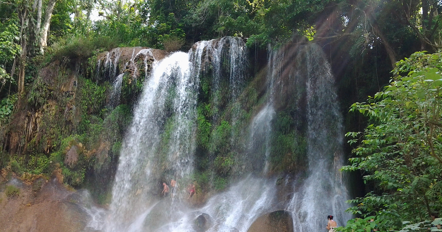 Водопад Эль-Ничо в районе Сьерра-де-Тринидад