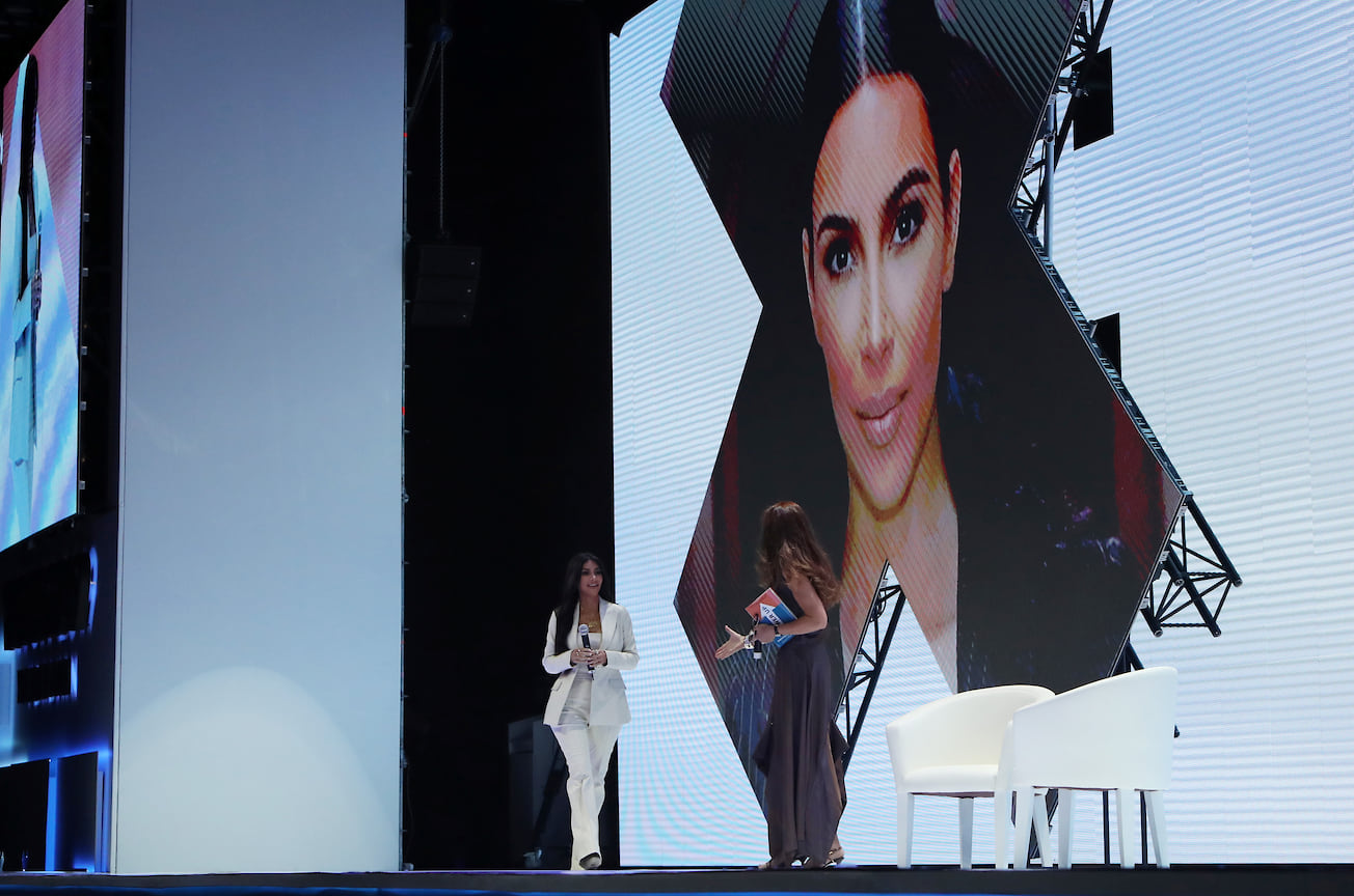 Ким Кардашьян во время Всемирного конгресса по информационным технологиям WCIT 2019  в Ереване 
