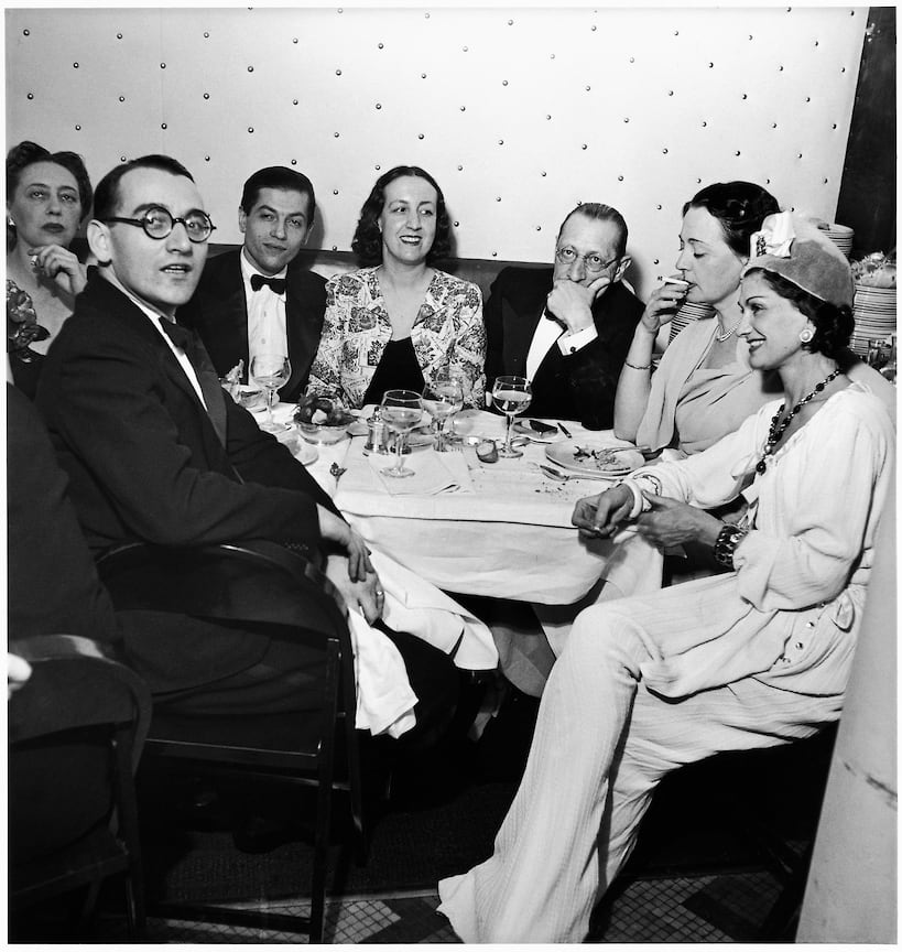 Габриэль Шанель на вечеринке с друзьями, 1938 год