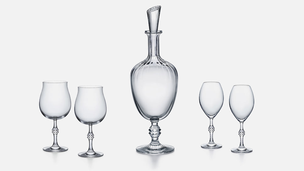 Baccarat, набор из 2-х бокалов для вина Passion, 31 700 pуб; графин Passion, 71 900 ру; набор из 2-х бокалов для шампанского Passion, 31 700 руб, ЦУМ
