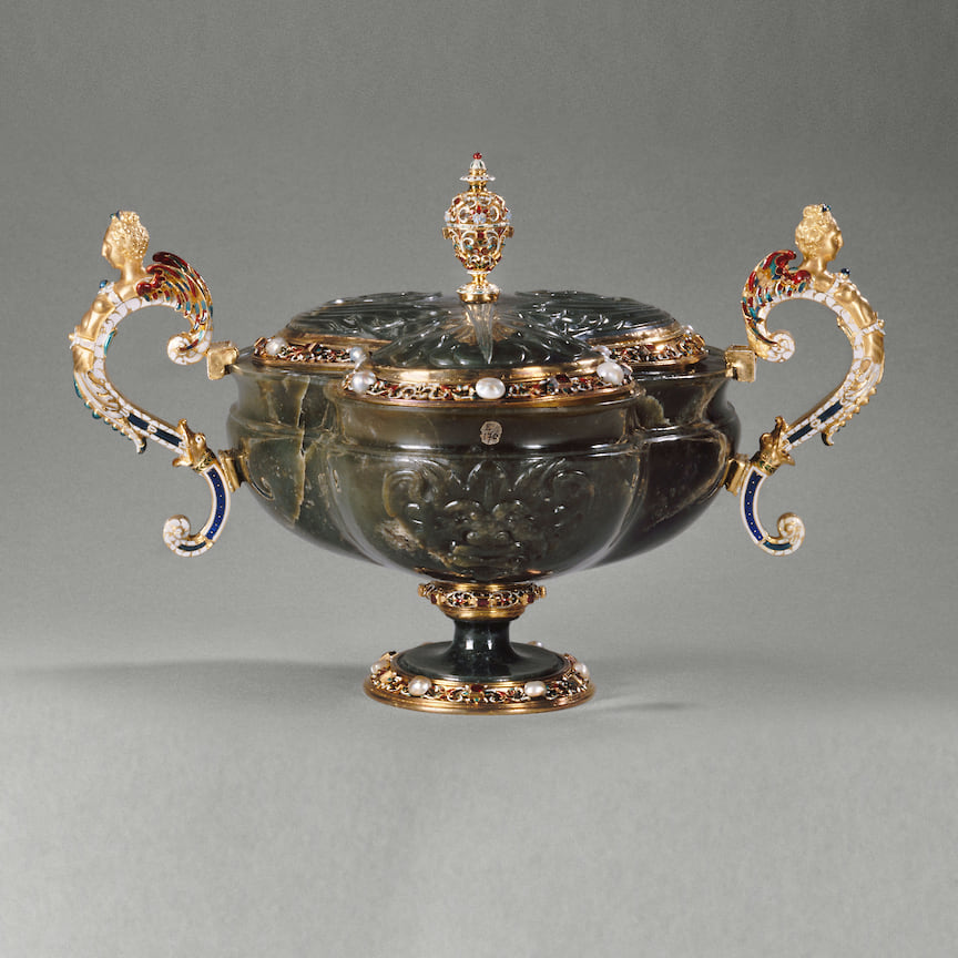 Чаша, нефрит, позолоченное серебро, рубины, жемчуг, 1600 год