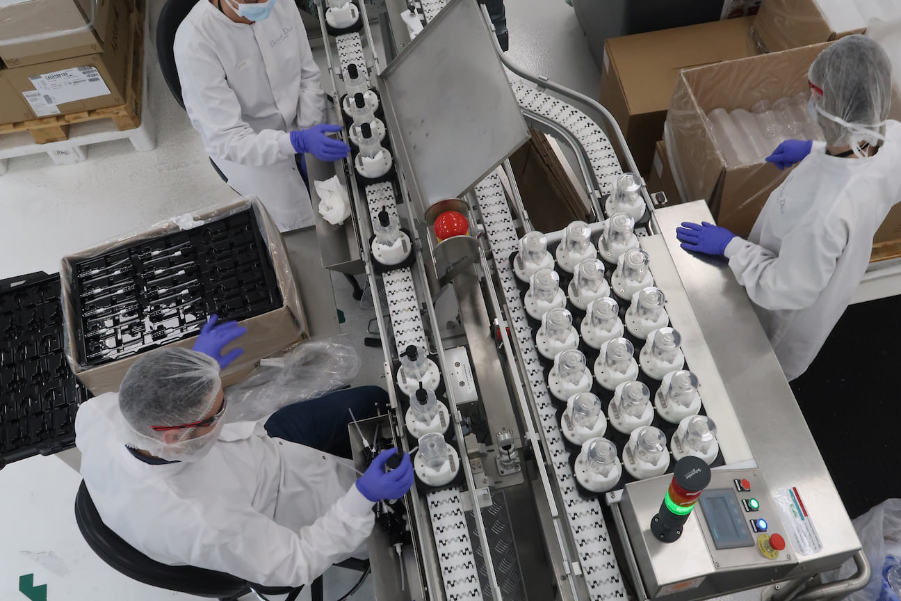 Производство антибактериальных гелей на фабрике Dior