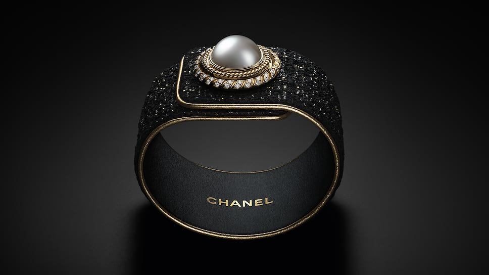 Chanel Watches, часы Mademoiselle Prive Bouton Perle, 25 мм, желтое и белое золото, жемчуг, кожа, бриллианты, кварцевый механизм
