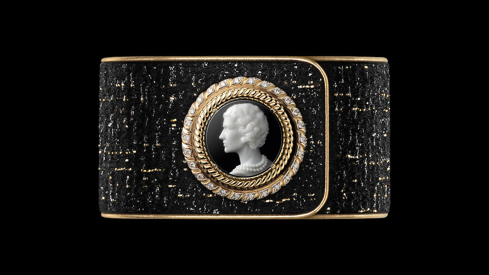 Chanel Watches, часы Mademoiselle Prive Bouton Camee, 25 мм, желтое и белое золото, агат, кожа, бриллианты, кварцевый механизм, лимитированная серия 5 экземпляров