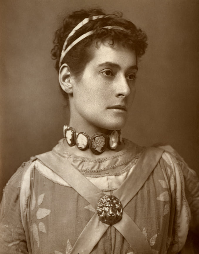 Мира Холм, фотография из журнала The Theatre, A Monthly Review. Лондон, 1884