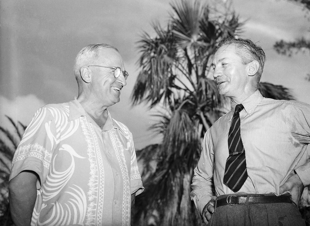 Президент Гарри Трумэн (слева), 1948 год