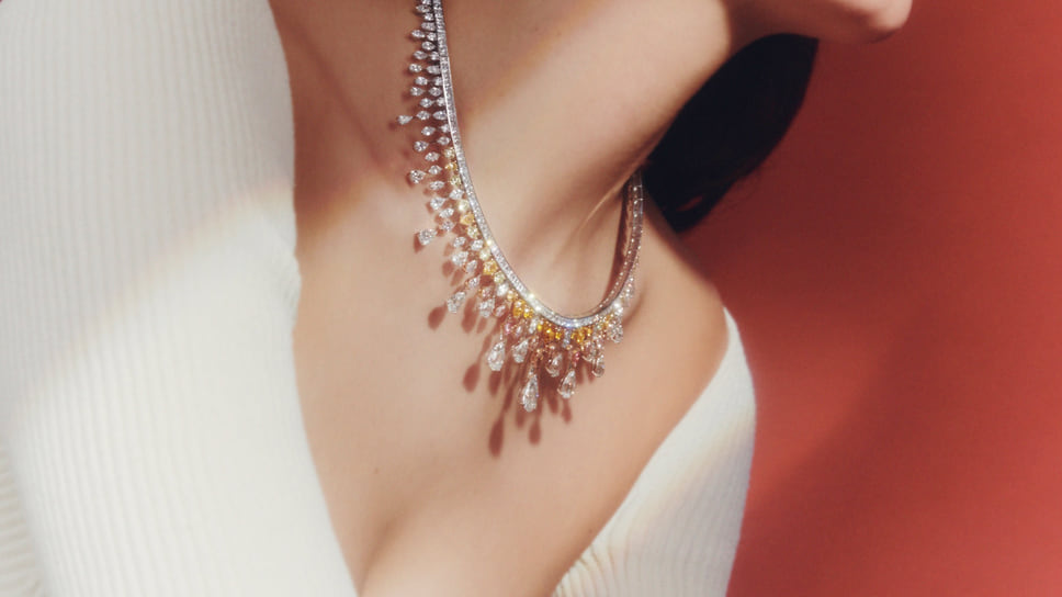 De Beers, колье Motlase Maruel, белое и розовое золото, цветные и бесцветные бриллианты