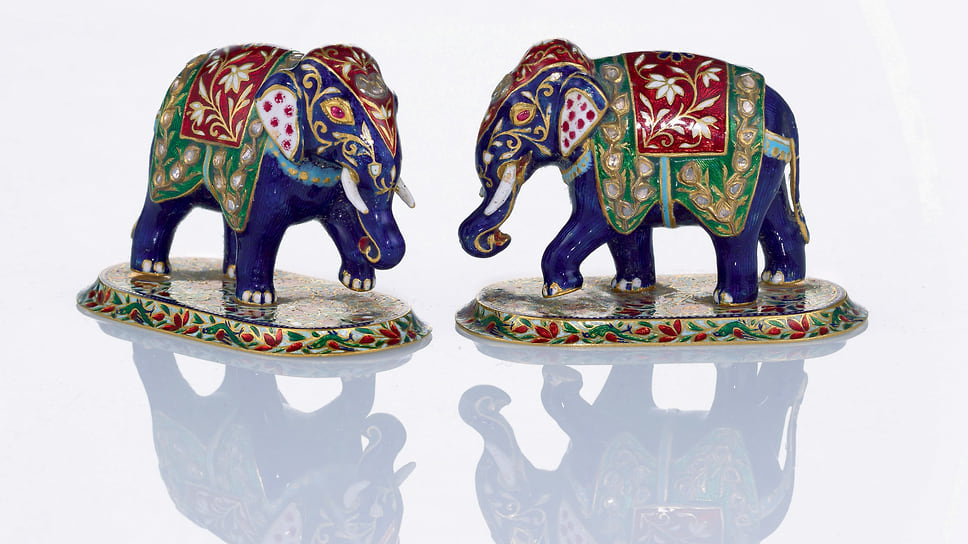 Пара украшенных драгоценными камнями золотых и эмалевых слонов, Джайпур, 1946 год 
