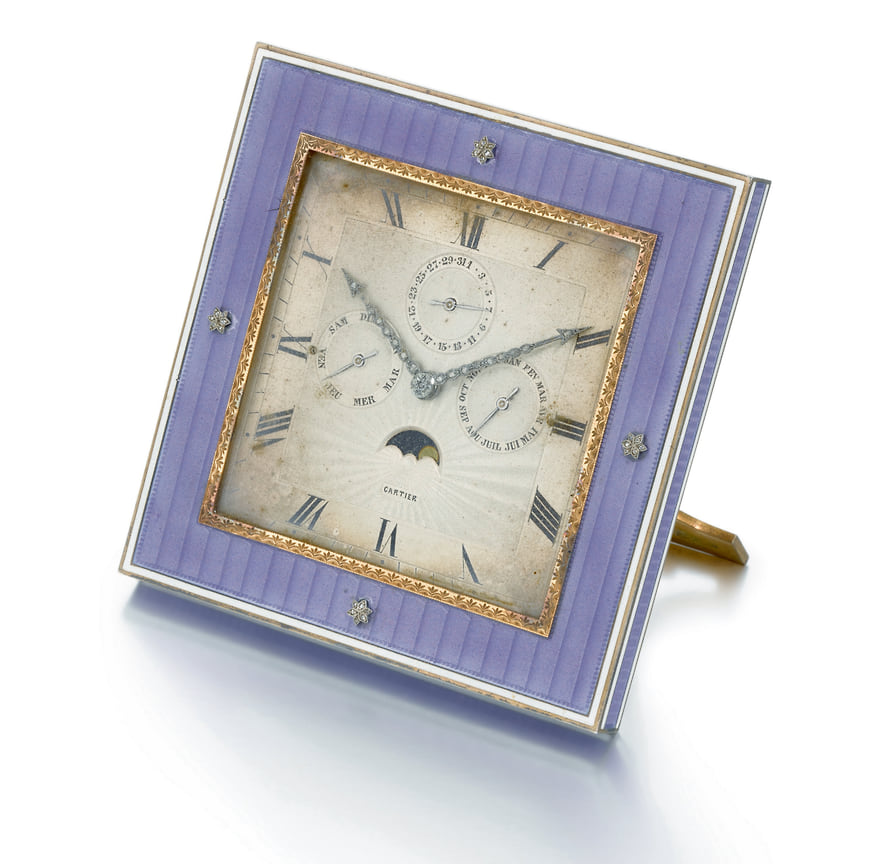 Cartier, серебряные и эмалевые настольные часы с   календарем, около 1920 года