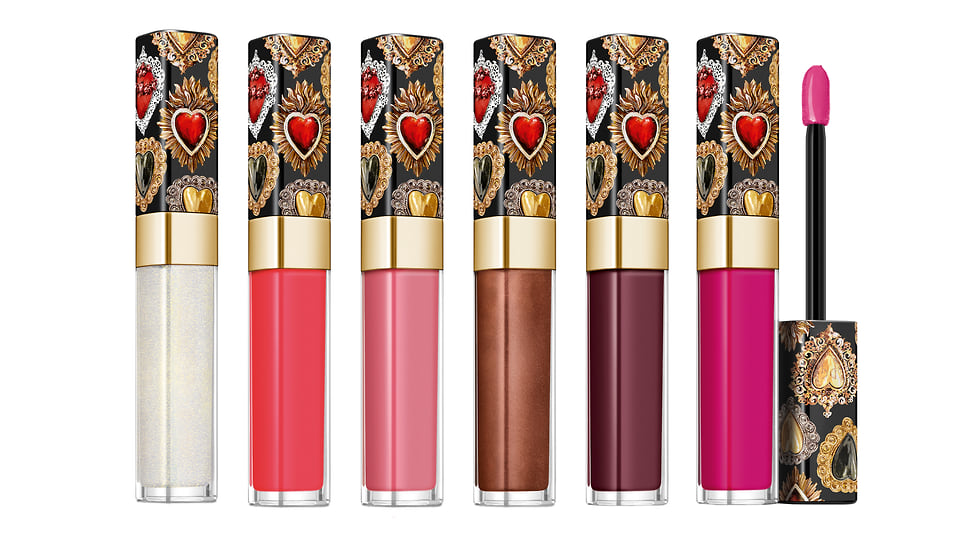 Dolce&amp;Gabbana Beauty, сияющий лак для губ Shinissimo с насыщенной текстурой, в 14 оттенках. В состав лаков входят масла оливы, экстракт инжира и гиалуроновая кислота.