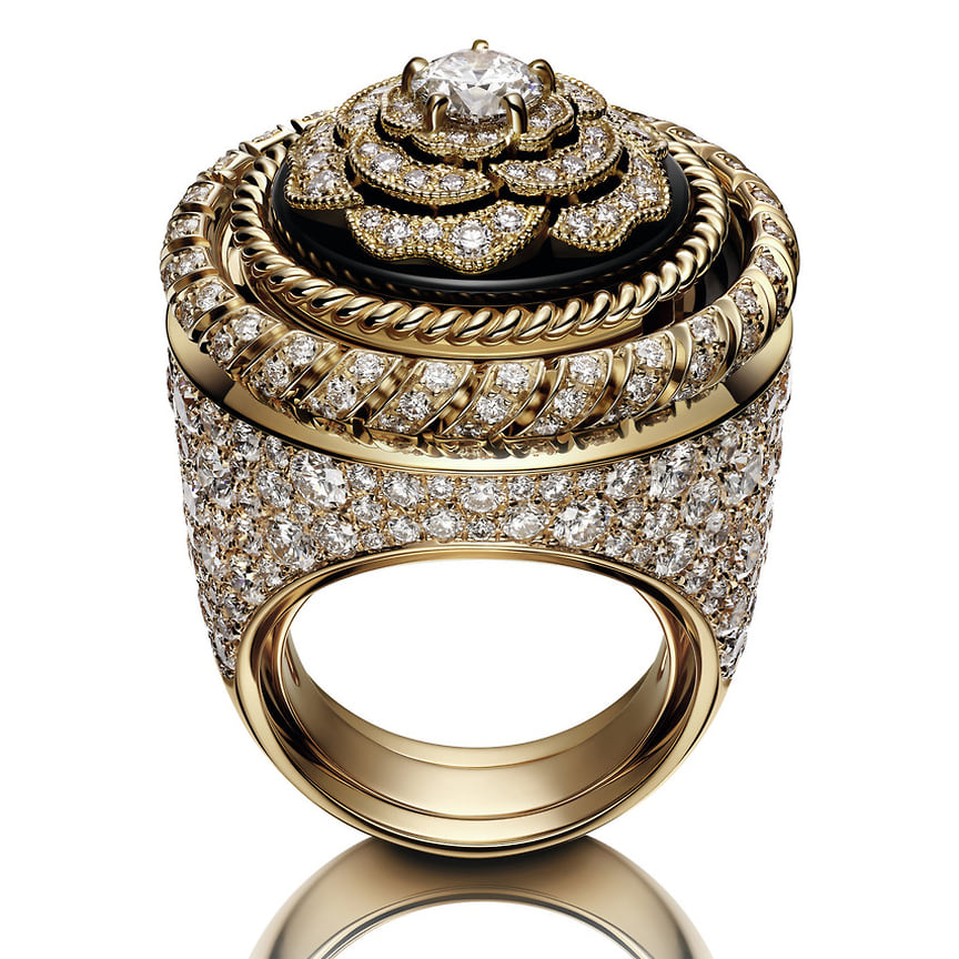Chanel Watches, кольцо-часы Mademoiselle Prive Bouton decor Camelia, желтое золото, бриллианты, кварцевый механизм