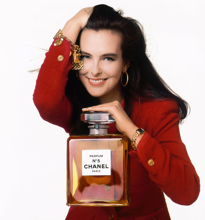 Актриса Кароль Буке в рекламной кампании аромата, 1986 год.
