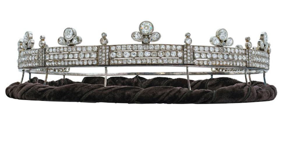 Диадема королевы Португалии Марии II, золото, бриллианты, сапфиры, 1840-е годы (эстимейт: 170 - 350 тыс. швейцарских франков)