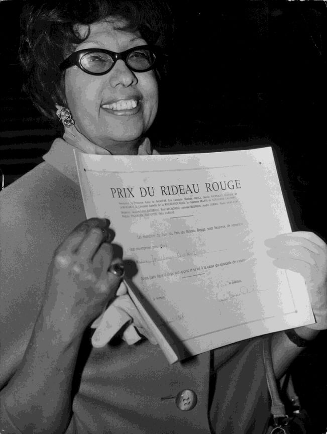 Танцовщица Жозефина Бейкер на вручении премии &quot;Красный занавес&quot; в знак признания ее достижений в области эстрады, 1968 год.
