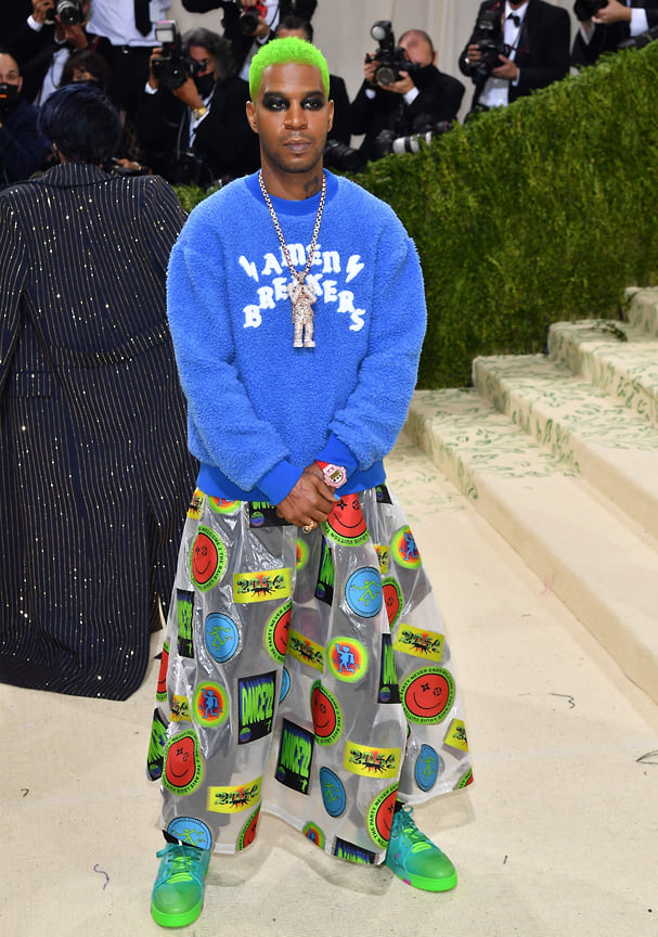 Рэпер Kid Cudi в нарочито расслабленном комбо Louis Vuitton