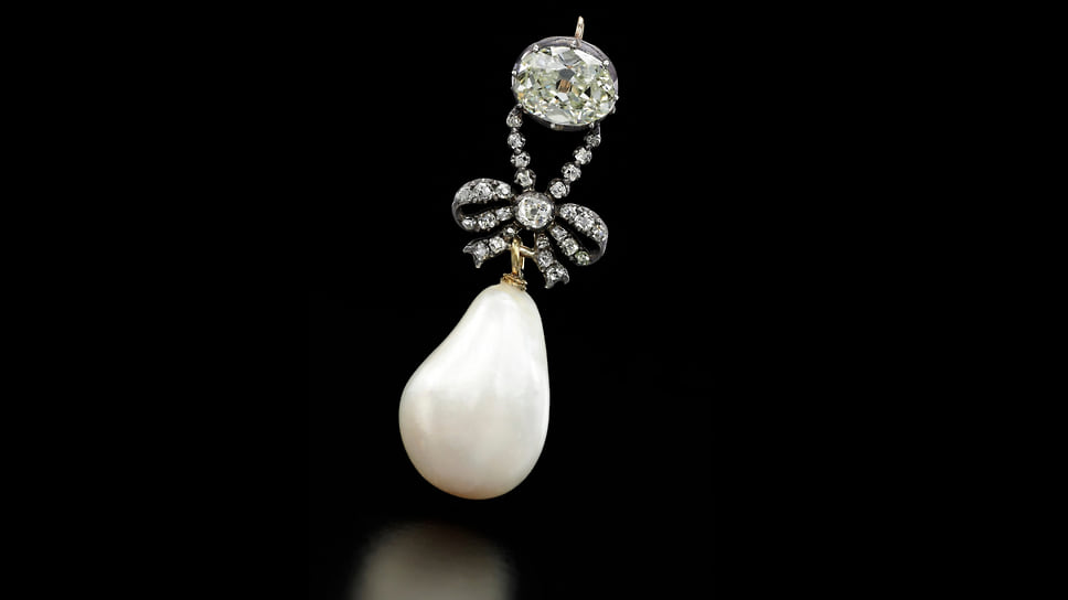 Подвеска с бриллиантами и натуральной жемчужиной. Эстимейт $1–2 млн. Продана на аукционе Sotheby’s Magnificent Jewels 12 ноября 2018 года в Женеве за $39 417 000