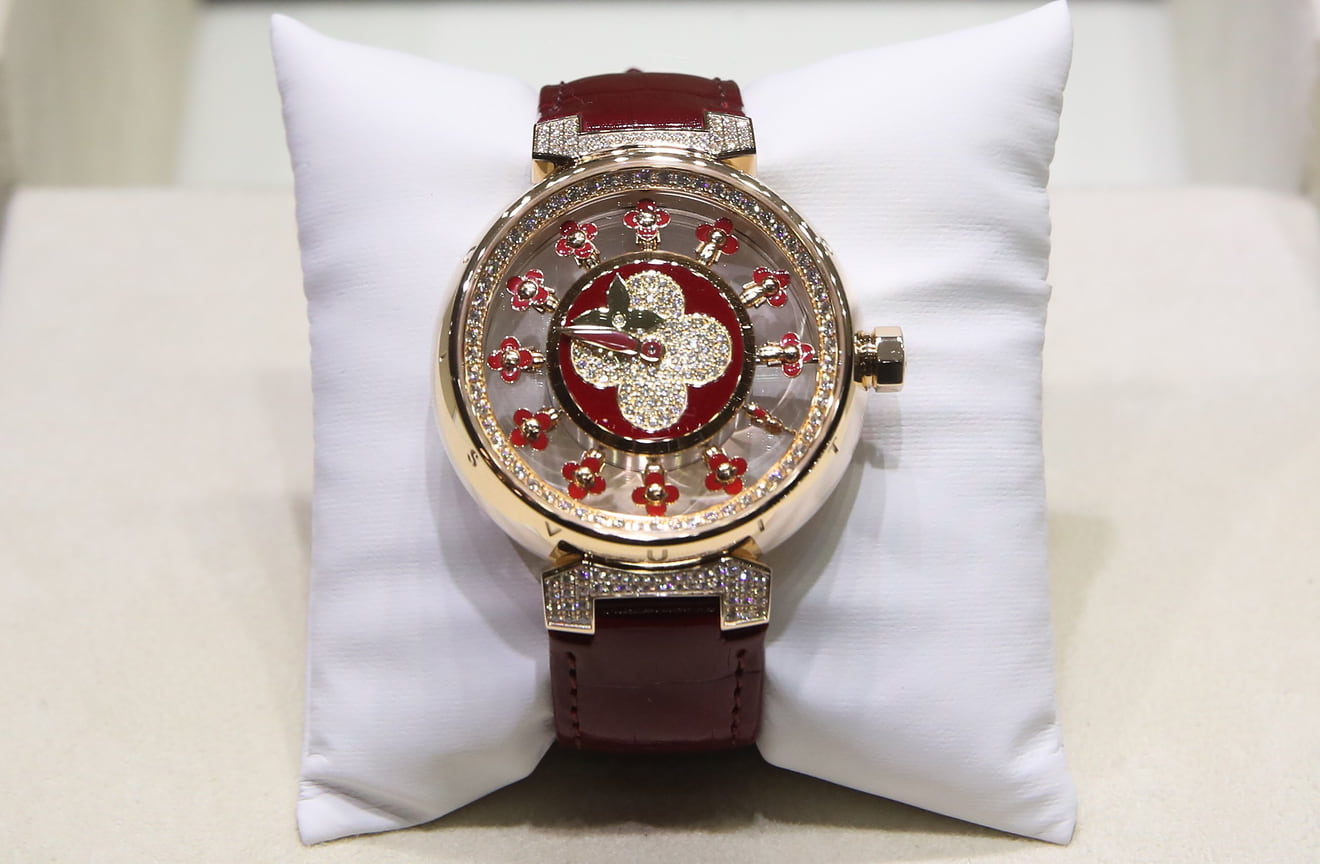 Часы Louis Vuitton Tambour Spin Time Air Vivienne 